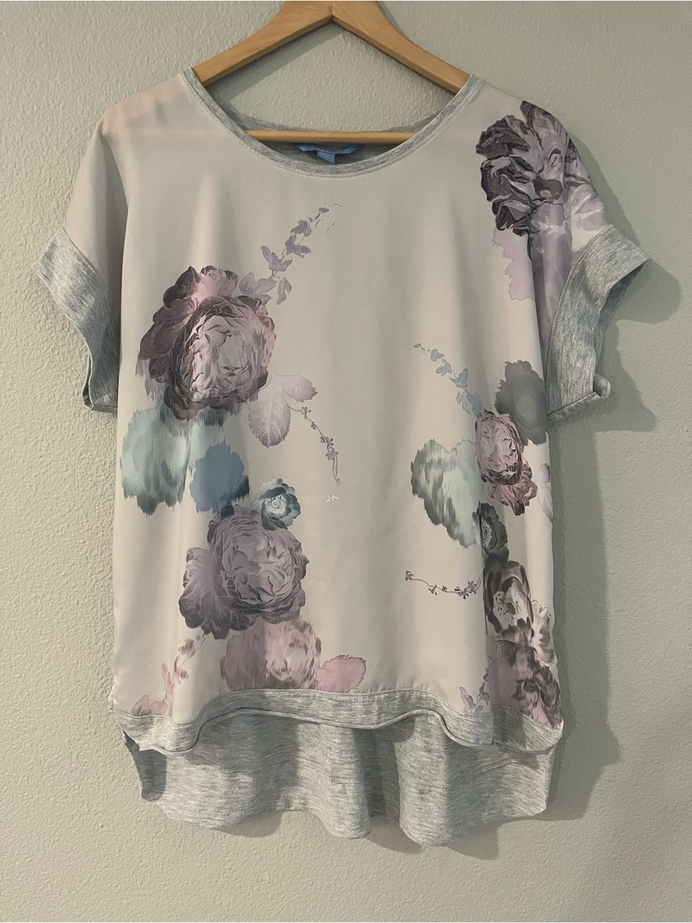 Simply Vera by Vera Wang Gray & Light Pink Floral Layered Short-Sleeve Top